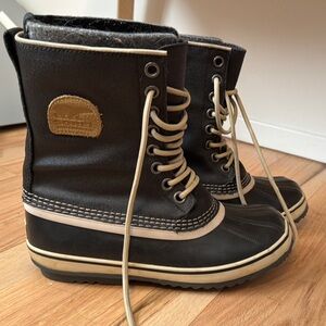 Sorel Black and Beige Lace-Up Boots